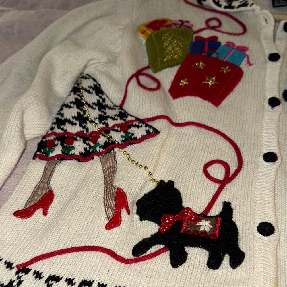 Vintage White Cardigan with Festive Shopping Embroidery - Picture 4 of 13